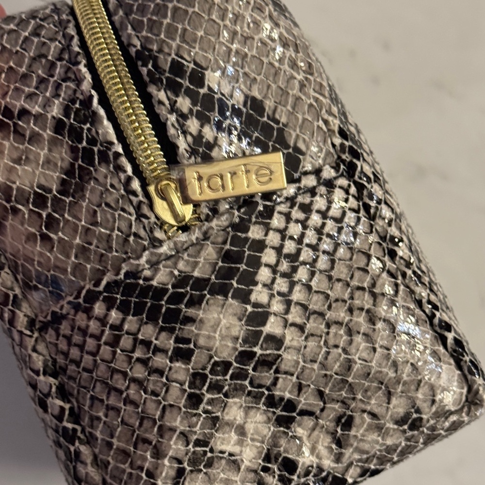 Tarte Makeup Bag - new, never used - Picture 4 of 7